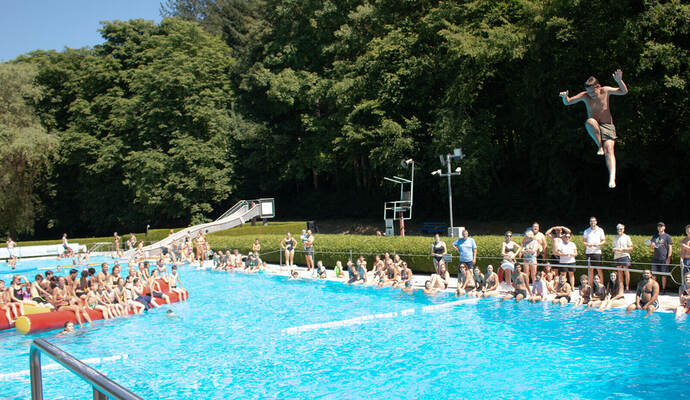 Volles Haus im Neuenbürger Freibad? Derzeit nicht, denn ein Rohrbruch legt das Bad seit Freitag lahm.