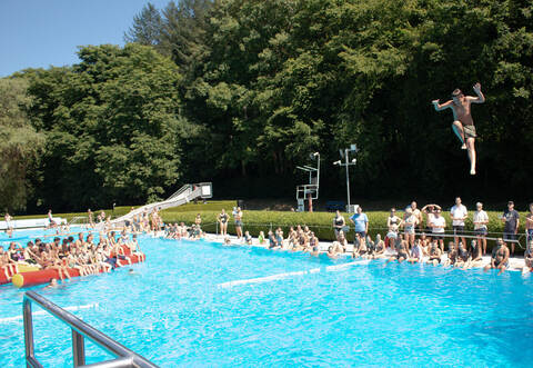 Volles Haus im Neuenbürger Freibad? Derzeit nicht, denn ein Rohrbruch legt das Bad seit Freitag lahm.