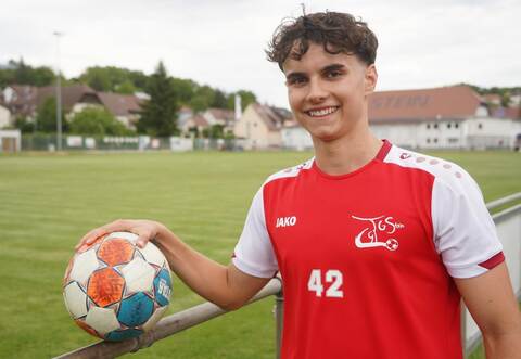 In seiner Freizeit sieht man Mathis Lamprecht oft auf dem Fußballplatz, meistens im Trikot der Steiner Turngesellschaft.