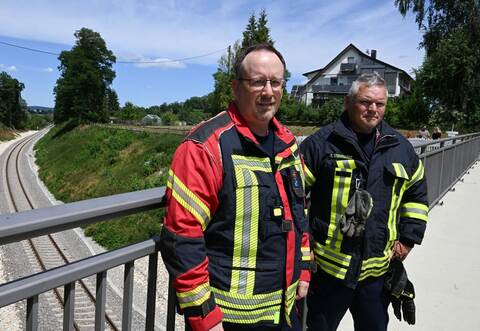 Feuerwehrmänner nach Einsatz Zugunglück Riedlingen