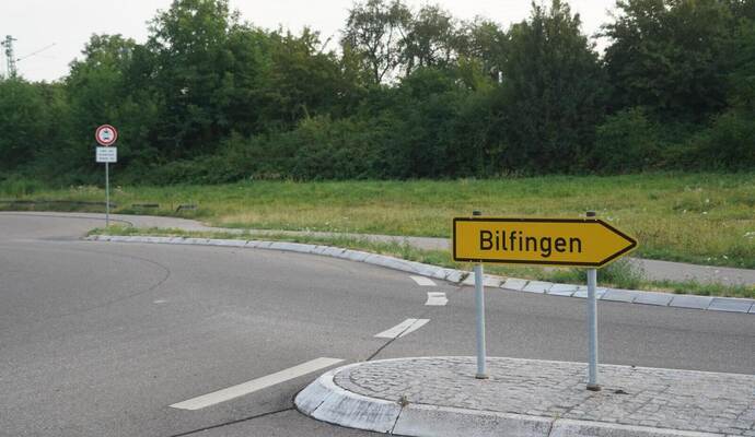 Am Ortsausgang von Bilfingen soll zwischen der Bahnlinie und der Landesstraße das neue gemeinsame Feuerwehrhaus gebaut werden. Aktuell rechnet die Gemeinde mit Kosten von rund zehn Millionen Euro.