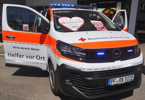 Dieses vollelektrisch betriebene Fahrzeug der Marke Opel steht in Stein künftig den Helfern vor Ort zur Verfügung. Es ersetzt einen 30 Jahren alten Bus, für den kaum noch Ersatzteile zu bekommen waren. Roller