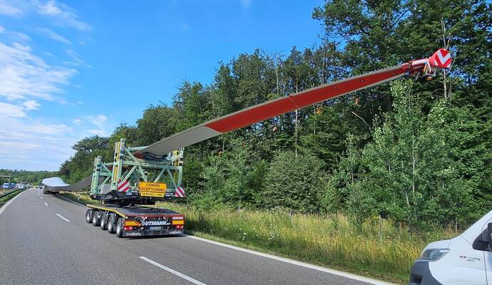 Windradflügel löst Sperrung des Stuttgarter Kreuzes aus