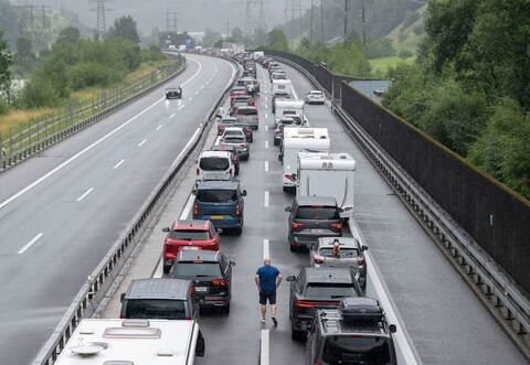 Im Kanton Uri staut sich der Verkehr vorm Gotthard