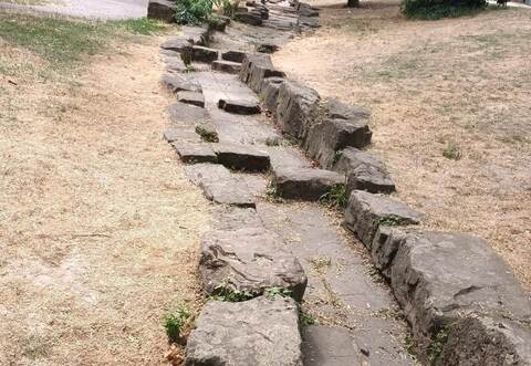 Der frühere Bachlauf ist im Benckiserpark noch angedeutet.