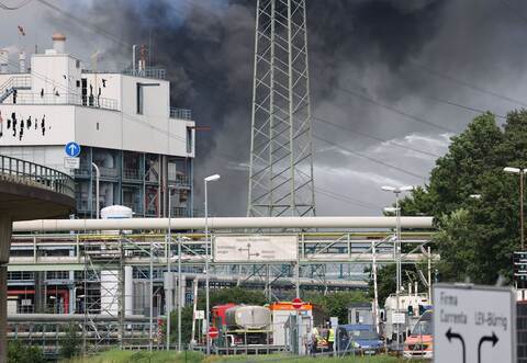Rauchwolke über Chempark Leverkusen