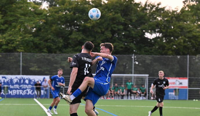 Zieht der 1. FC Ersingen (in Blau) in die dritte Runde des BFV-Pokals ein?