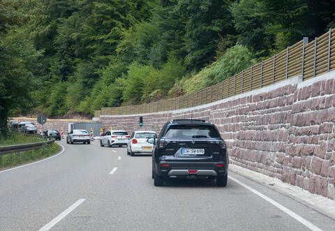 Höfen Stützmauer Sanierung
