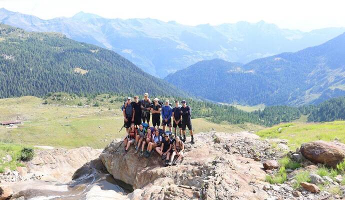 Die Schülerinnen und Schüler des Theodor-Heuss-Gymnasiums bewältigten auf ihrer Alpenüberquerung mehr als 70 Kilometer und rund 5000 Höhenmeter im Aufstieg.