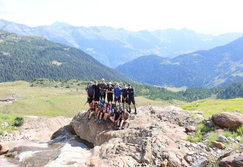 Die Schülerinnen und Schüler des Theodor-Heuss-Gymnasiums bewältigten auf ihrer Alpenüberquerung mehr als 70 Kilometer und rund 5000 Höhenmeter im Aufstieg.