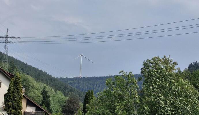 Bei passenden Verhältnissen soll die Demontage der Rotorblätter noch in dieser Woche durchgeführt werden.