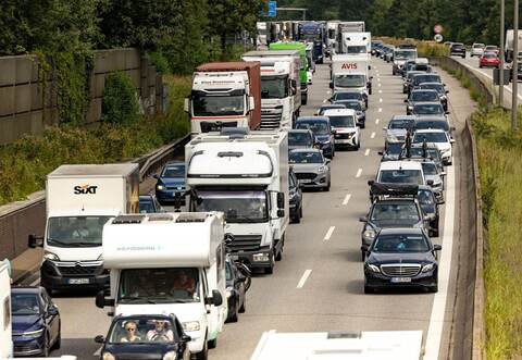 Ferienzeit in Deutschland: Staus auf Autobahnen