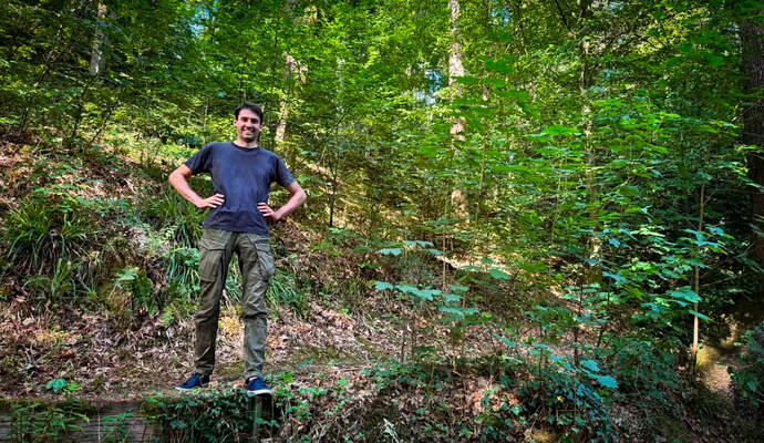 Top motiviert: Philipp Wiessner will rund 40 Kilometer durch den Enzkreis laufen und das auf direktem Weg durch Wald und Wiese.