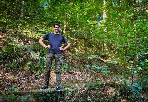 Top motiviert: Philipp Wiessner will rund 40 Kilometer durch den Enzkreis laufen und das auf direktem Weg durch Wald und Wiese.