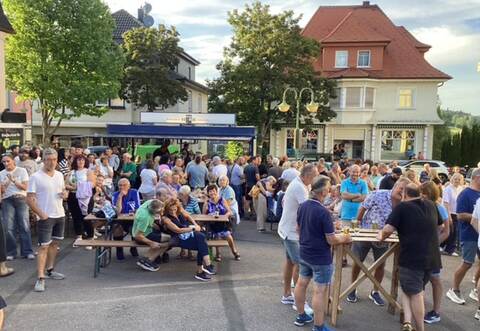 Viele Besucher kommen zu den Glücksmomenten.