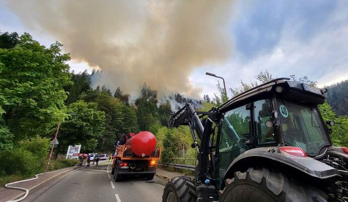 Großeinsatz bei Waldbrand bei Schramberg