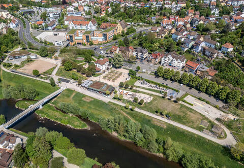 Grüner Rückblick: Beim zehnjährigen Gartenschau-Jubiläum im vergangenen Jahr präsentierten sich die Enzgärten noch in sattem Grün. Die heißen und niederschlagsarmen Wochen dieses Sommers haben den Pflanzen inzwischen einiges abverlangt.
