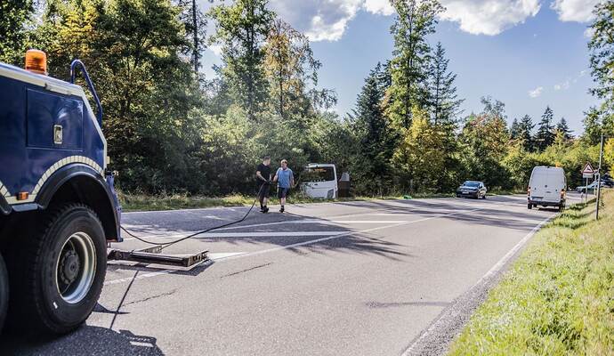 Friolzheim: Linienbus kommt von Fahrbahn ab