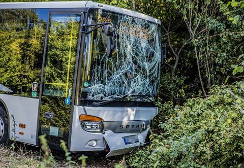 Friolzheim: Linienbus kommt von Fahrbahn ab