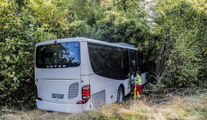 Friolzheim: Linienbus kommt von Fahrbahn ab
