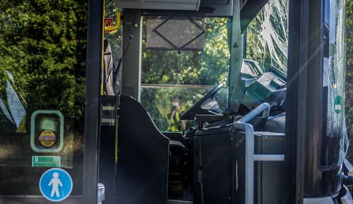 Friolzheim: Linienbus kommt von Fahrbahn ab