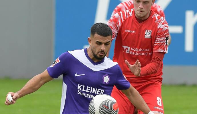 Enes Tubluk (vorn, hier in der Saison 24/25), könnte gegen seinen Ex-Club in der Startelf stehen.