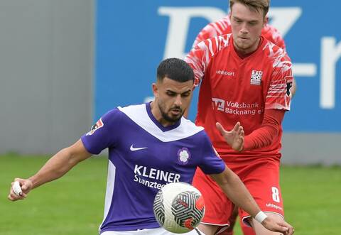 Enes Tubluk (vorn, hier in der Saison 24/25), könnte gegen seinen Ex-Club in der Startelf stehen.