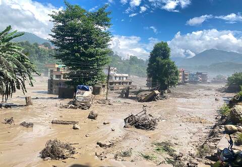 Wie es zu der verheerenden Sturzflut in Nepal kam