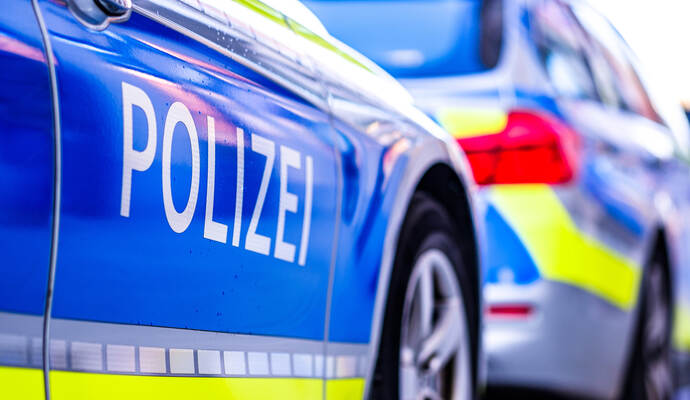 Wegen eines nackten Mannes wurde die Polizei auf den Plan gerufen.