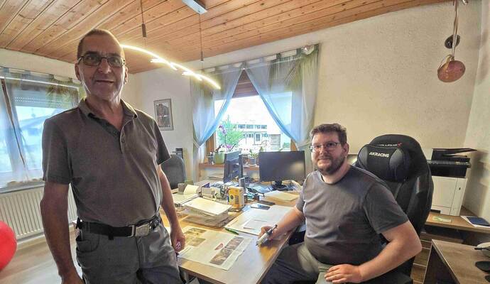 Jürgen Unterricker (60) und sein Sohn Manuel (35) haben zwei invasive Ameisenarten in Pforzheim entdeckt und bestimmen lassen.
