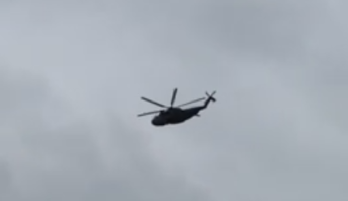 Schon häufiger haben Hubschrauber über der PZ-Region für Aufsehen gesorgt. 2022 entdeckte eine PZ-Leserin eine Maschine über Eutingen.