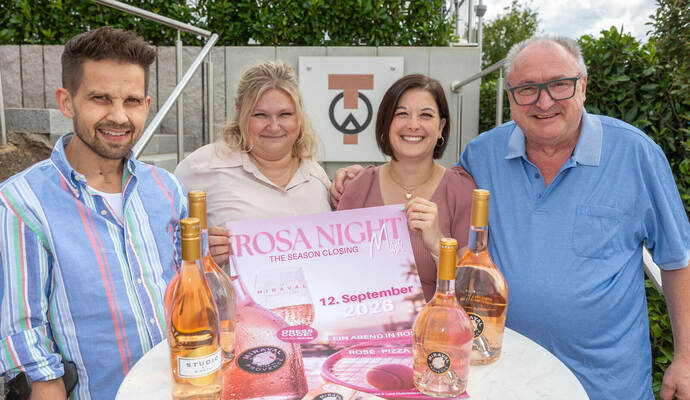 Zur „Rosa Night“ beim Saisonabschluss des TC Wolfsberg tischen Maximillian Müssle, Janine Karst, Julia Waidelich und Luca Rossi (von links) ganz groß auf.