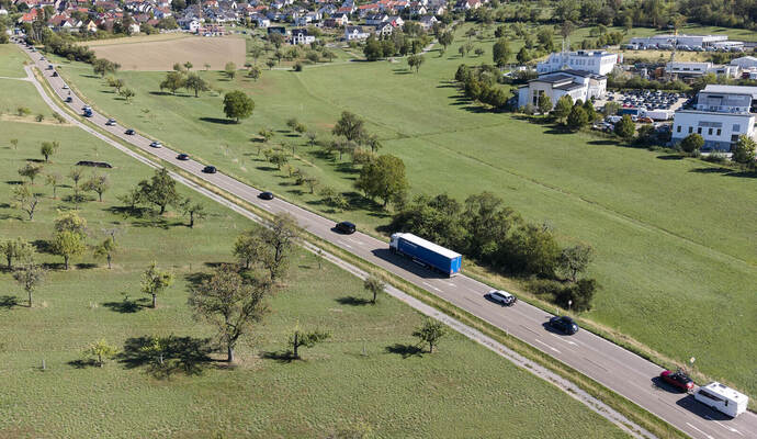 Autobahn A8. Fahrbahndeckenerneuerung zwischen den Anschlussstellen Pforzheim-Süd und Heimsheim