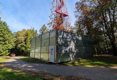 Die neue Einhausung am Büchenbronner Aussichtsturm.