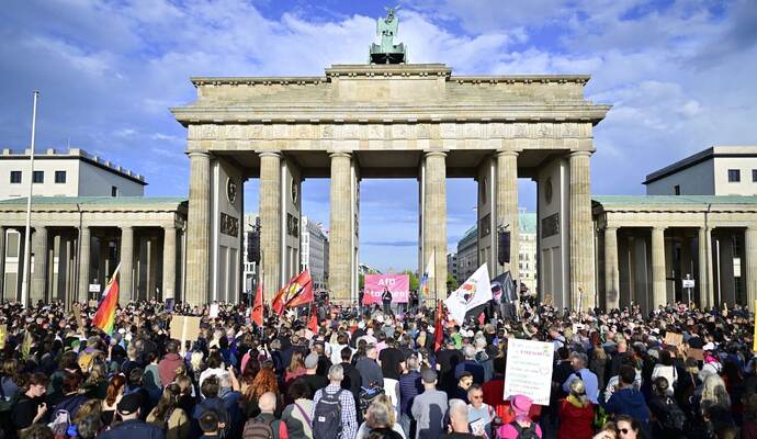 Nach der Wahl in Sachsen-Anhalt - Proteste in Berlin
