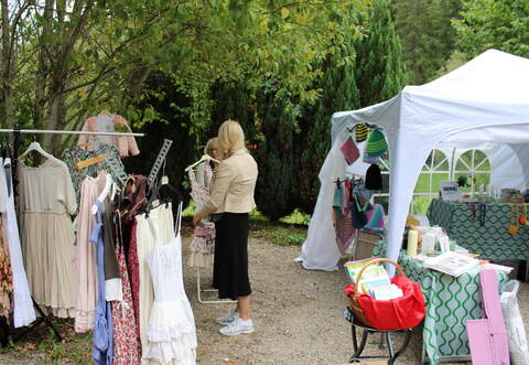 Zum Waldflohmarkt kommen am Sonntag zahlreiche Schatzsucher ans Forsthaus Rehmühle bei Bad Wildbad.