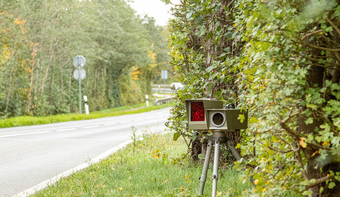 Am Ortseingang von Eisingen hat die Polizei Geschwindigkeitsmessungen durchgeführt.