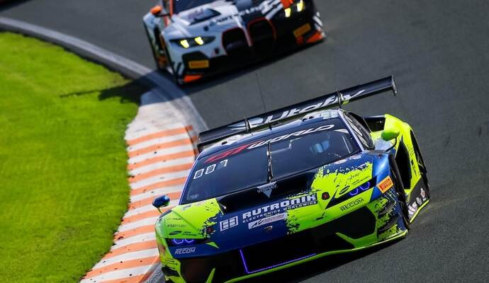 Platz sieben belegte Rutronik Racing (vorne) am Sonntag in Zandvoort.