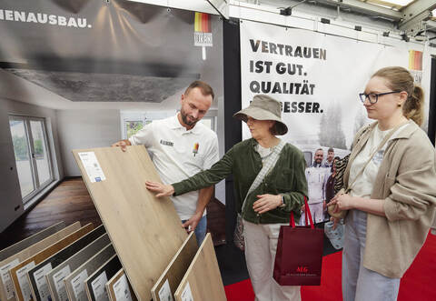 Beim Malerfachbetrieb Farben-Design Ujkani können Besucher neben Wissenswertem zu Maler- und Lackierarbeitenauch mehr zum Thema Trockenbau erfahren.