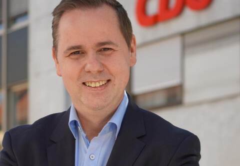 Patrick Sommer ist mit sofortiger Wirkung als CDU-Kreisgeschäftsführer abberufen worden. Die Gründe bleiben zunächst im Dunklen, sie könnten zwischen politischen und persönlich-atmosphärischen Aspekten liegen. Unregelmäßigkeiten gelten als unvorstellbar.