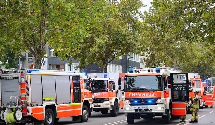 Ein Schwerverletzter bei Brand auf Düsseldorfer Automeile