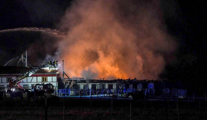 Großbrand auf landwirtschaftlichen Anlage in Tübingen