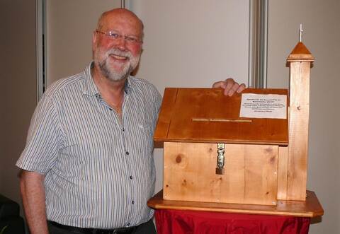 Der erste Bauschlotter Baupfarrer Holger Müller bittet, anstatt von Geschenken zu seinem 65. Geburtstag etwas für die Kirche zu spenden.