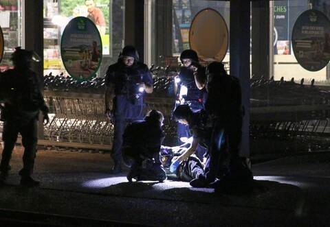 Frau durch einen Schuss lebensgefährlich verletzt