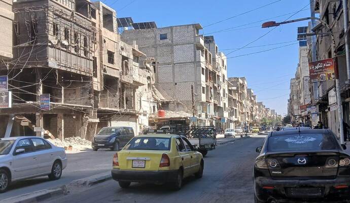Jarmuk, ein vielfach von Palästinensern bewohnter Vorort der syrischen Hauptstadt Damaskus. Die Zerstörungen sind sichtbar, aber der Wiederaufbau und pulsierendes Leben auch.