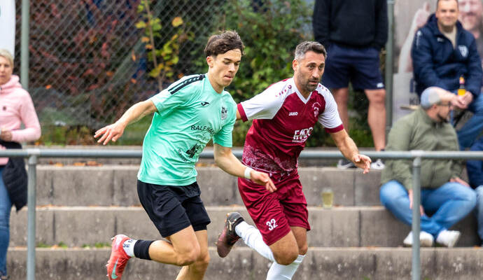 Domenic Duttenhöfer (links) und Francesco Griffo (rechts) in der spannenden Partie von TuS Ellmendingen gegen die SG Nagold-Platte.