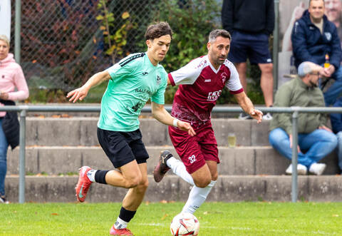 Domenic Duttenhöfer (links) und Francesco Griffo (rechts) in der spannenden Partie von TuS Ellmendingen gegen die SG Nagold-Platte.