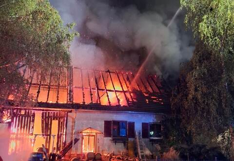 Haus komplett in Flammen in Altensteig