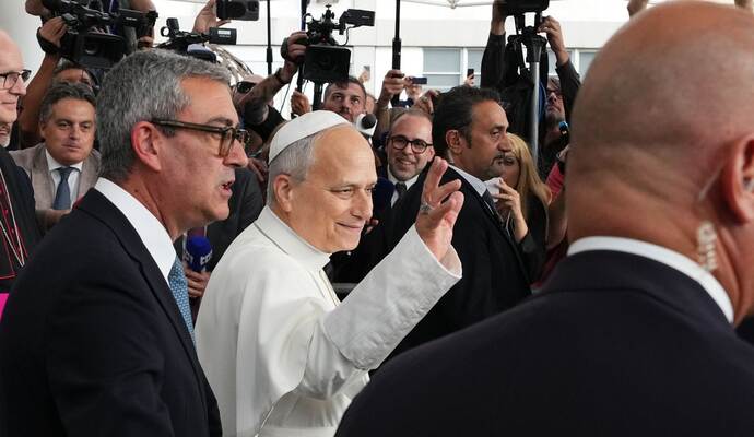 Papst Leo XIV verlässt Krankenhaus
