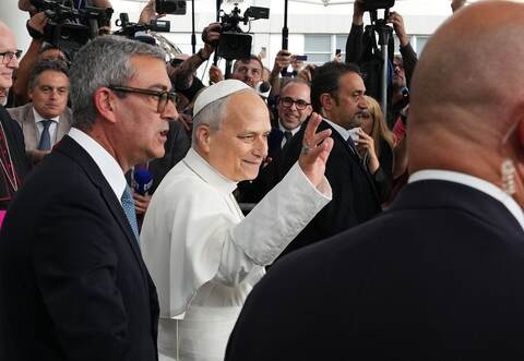 Papst Leo XIV verlässt Krankenhaus